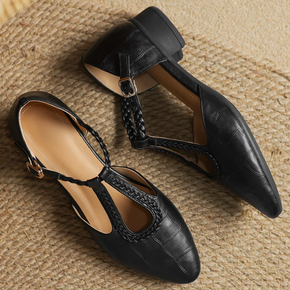 Judith – Chaussures classiques en cuir à bride en T avec détail tressé