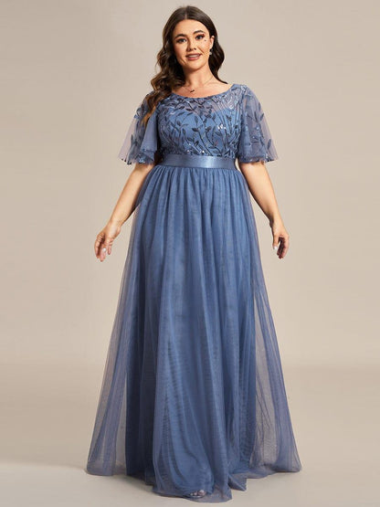 Robe longue de cérémonie à manches courtes avec broderie
