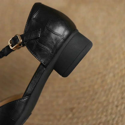 Judith – Chaussures classiques en cuir à bride en T avec détail tressé