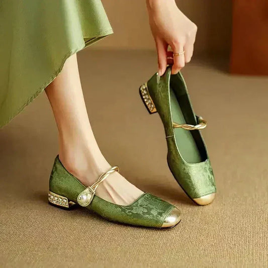 Adrienne – Chaussures classiques à bride au look élégant