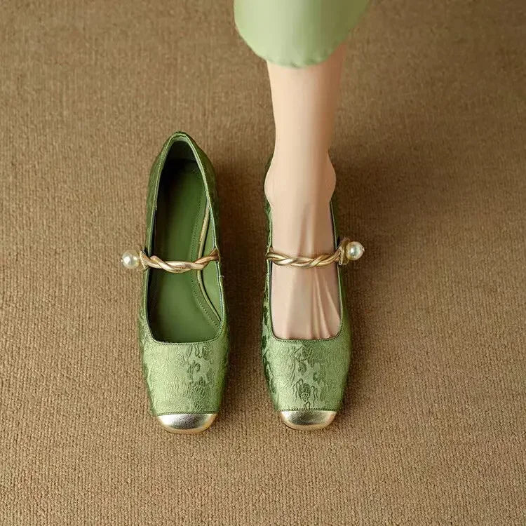 Adrienne – Chaussures classiques à bride au look élégant