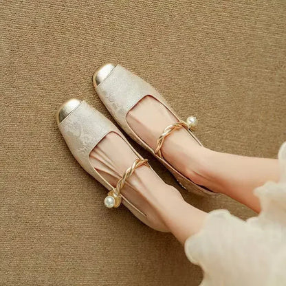 Adrienne – Chaussures classiques à bride au look élégant