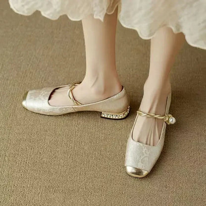 Adrienne – Chaussures classiques à bride au look élégant