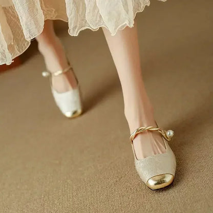 Adrienne – Chaussures classiques à bride au look élégant